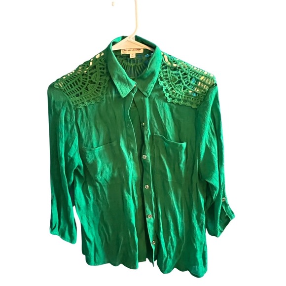 Modern Attraction Green Crochet Shoulder Button Down Blouse Size S - Picture 1 of 4